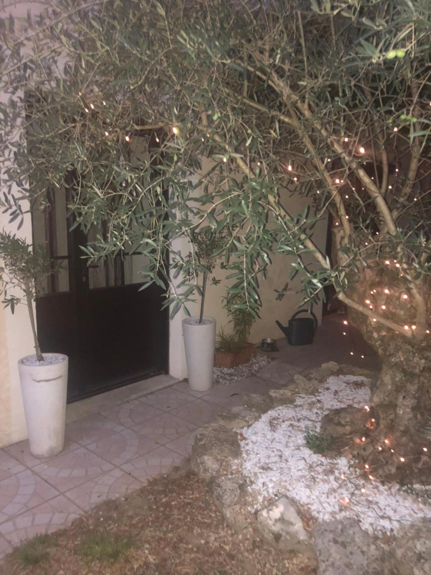 Une Ferme En Ville Bron Exterior photo