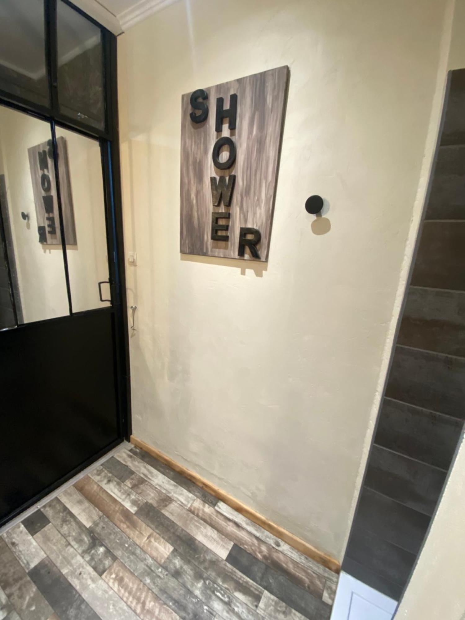 Une Ferme En Ville Bron Exterior photo