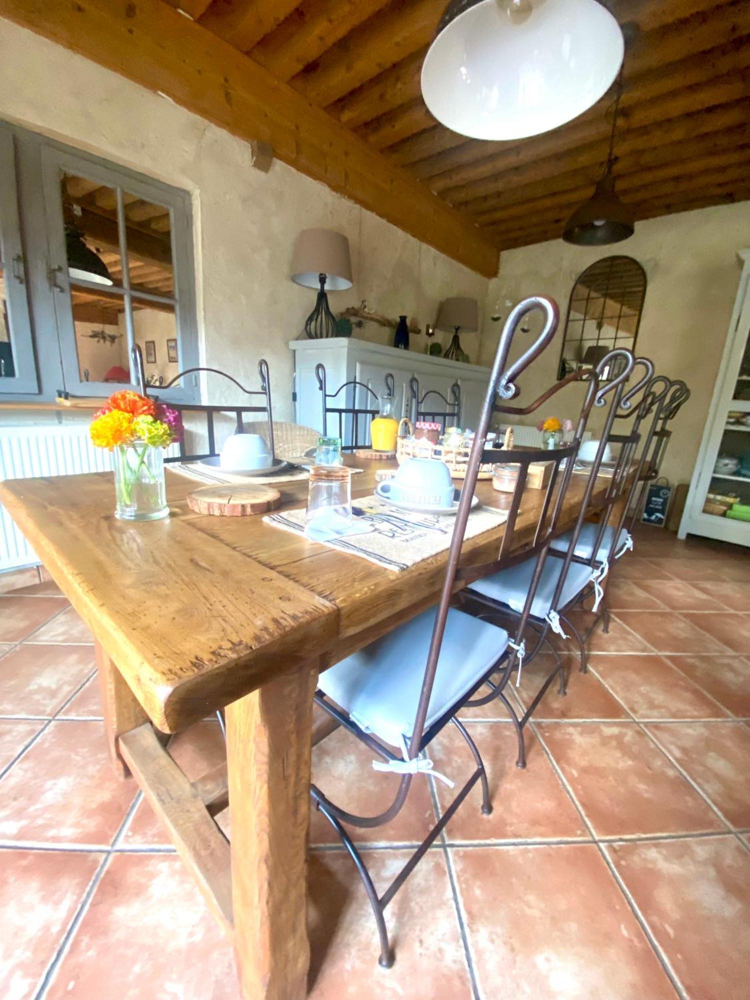 Une Ferme En Ville Bron Exterior photo